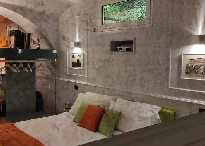 Lata Rana Colosseum Luxury Loft דירה